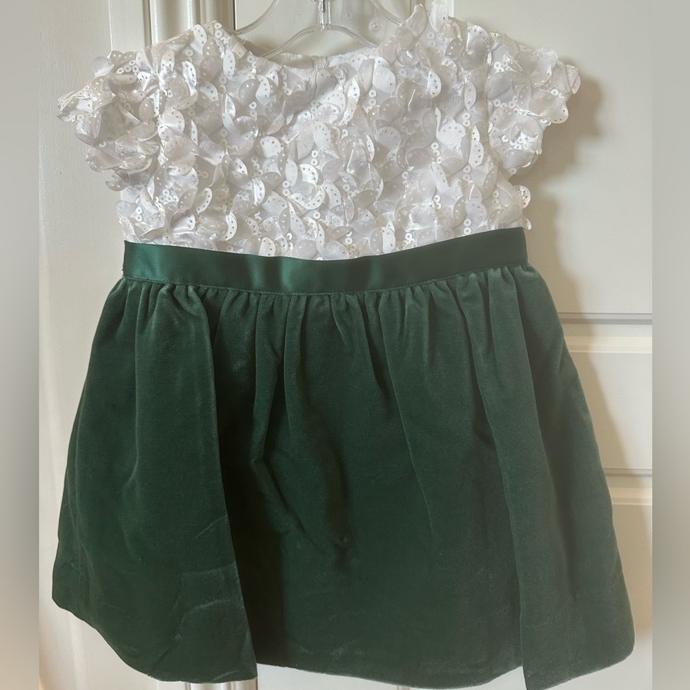 NWT! Flutter top, velvet dress. Size: 2T. Perfect for Christmas!